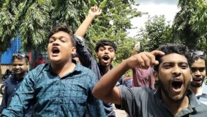 কুষ্টিয়া আদালতে নিষিদ্ধ ছাত্রলীগ নেতাকর্মীদের ‘জয় বাংলা, জয় বঙ্গবন্ধু’ স্লোগান