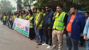 হাইওয়ে সড়কে অবৈধ যান চলাচল বন্ধ ও অটোরিকশা নিয়ন্ত্রণের দাবিতে কুষ্টিয়ায় নিসচার মানববন্ধন