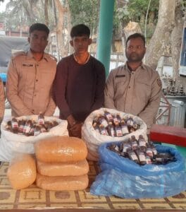 ঝিনাইদহে বিপুল পরিমাণ ফেনসিডিল ও গাঁজাসহ আটক ১