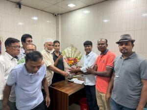 কুষ্টিয়া জেলা পরিষদের প্রশাসককে ডুসাকের ফুলেল শুভেচ্ছা