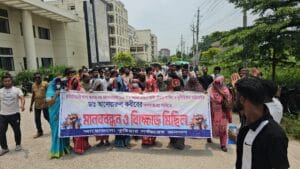 ২৪ ঘণ্টার আল্টিমেটাম, টেন্ডার বাতিলের দাবিতে কুষ্টিয়া মেডিকেলে আন্দোলন অব্যাহত