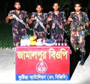 দৌলতপুর সীমান্তে বিজিবির অভিযানে মাদকসহ পণ্য জব্দ