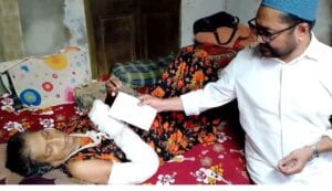 অসহায় সন্ধ্যা দে’র পরিবারের পাশে কুষ্টিয়া চেম্বারের পরিচালক কাজল মাজমাদার