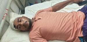 চুল কাটাতে গিয়ে হামলার শিকার যুবক হাসপাতালে