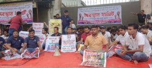 বিএটিবির অধীনে স্থায়ী নিয়োগের দাবিতে শ্রমিকদের অবরোধ