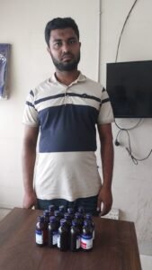দৌলতপুরে ১৪ বোতল ভারতীয় নিষিদ্ধ কাশির সিরাপসহ যুবক গ্রেপ্তার