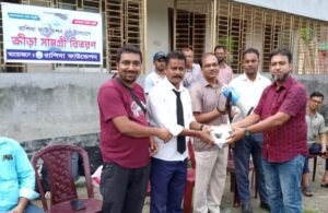 ঝাউদিয়ায় ৮ শিক্ষাপ্রতিষ্ঠানে রাশিদা ফাউন্ডেশনের ফুটবল উপহার