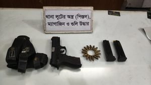কুমারখালী থানা থেকে লুট হওয়া পিস্তল-গুলি উদ্ধার