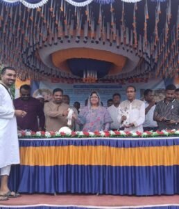 কুষ্টিয়ার ঝাউদিয়ায় ঐতিহ্যবাহী দাঁড়িয়াবান্ধা (গাদন) প্রতিযোগিতা ঘিরে উৎসবের আমেজ